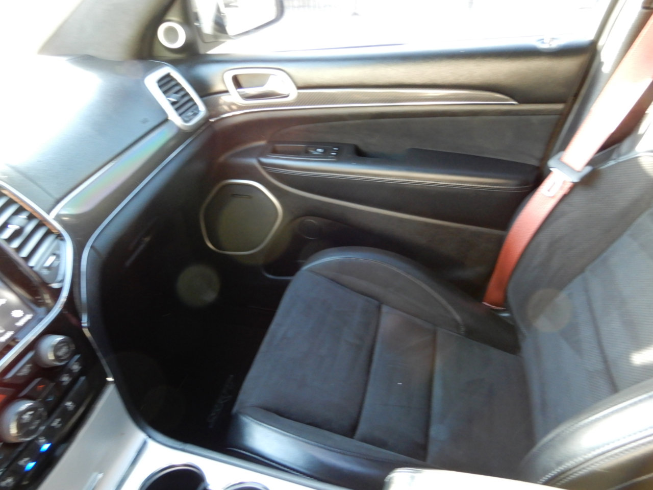 Used 2019 Jeep Grand Cherokee SRT image 17