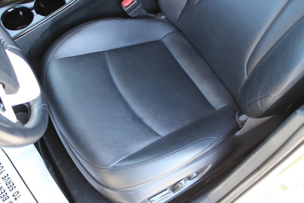 Used 2019 Toyota Prius Prime Premium w/ Carpet Mat Package image 23