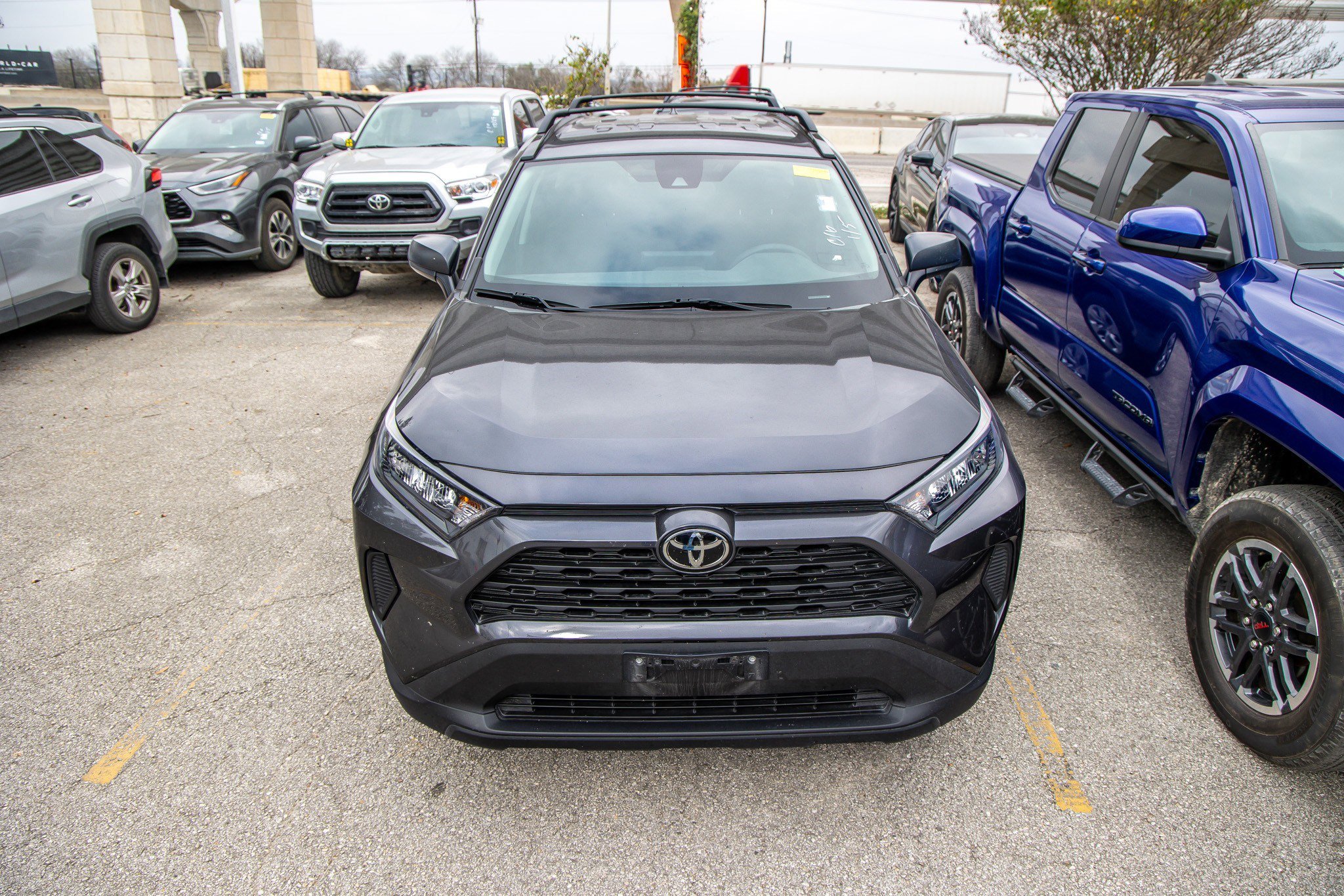 Used 2020 Toyota RAV4 LE image 5