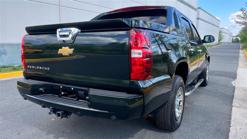 Used 2013 Chevrolet Avalanche LT RWD image 17