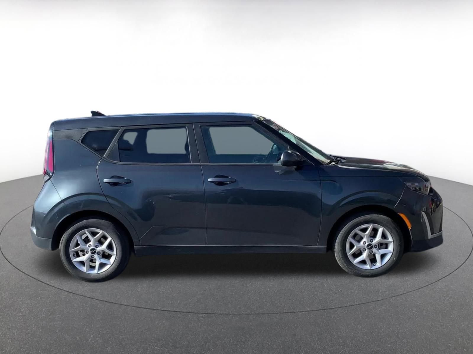 Used 2025 Kia Soul LX w/ LX Technology Package image 16