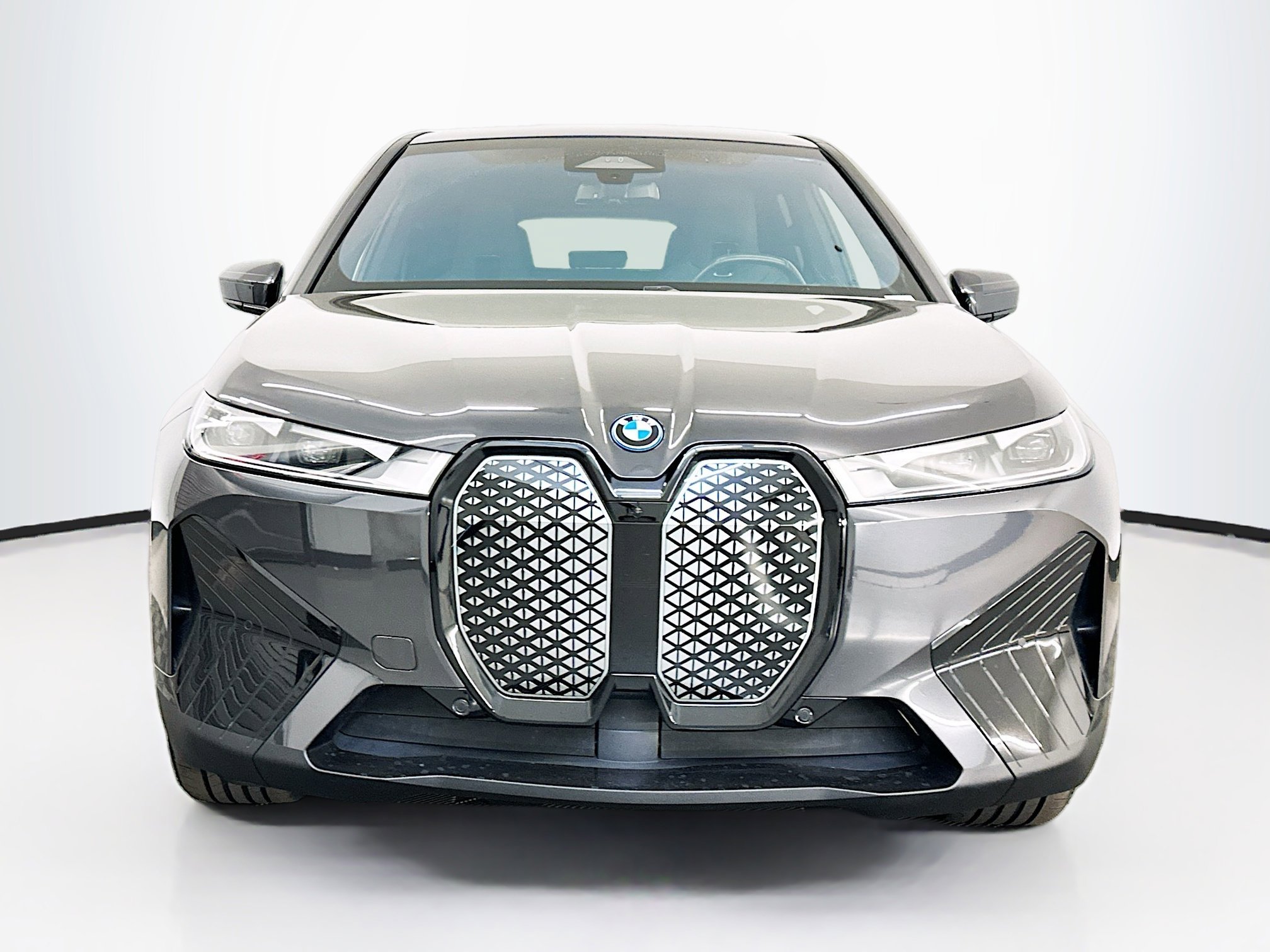 Used 2023 BMW iX xDrive50 w/ Sport Package AWD/4WD image 2