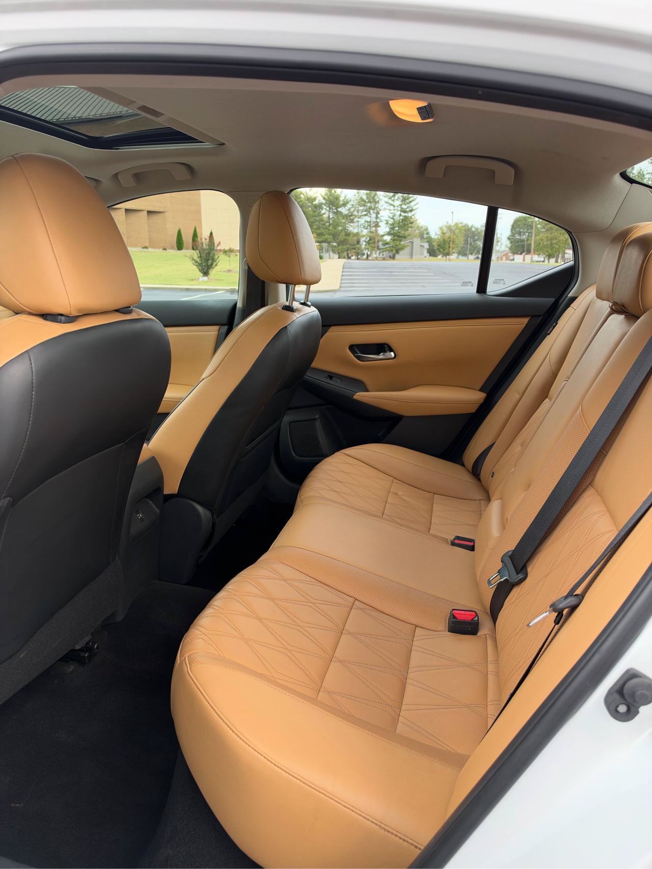 Used 2021 Nissan Sentra SV w/ SV Premium Package FWD image 12