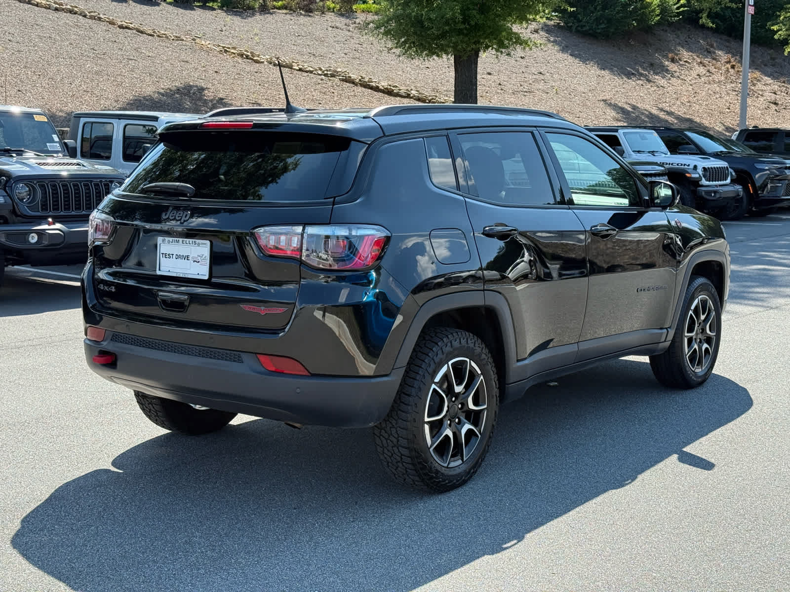 Used 2024 Jeep Compass Trailhawk AWD/4WD image 5