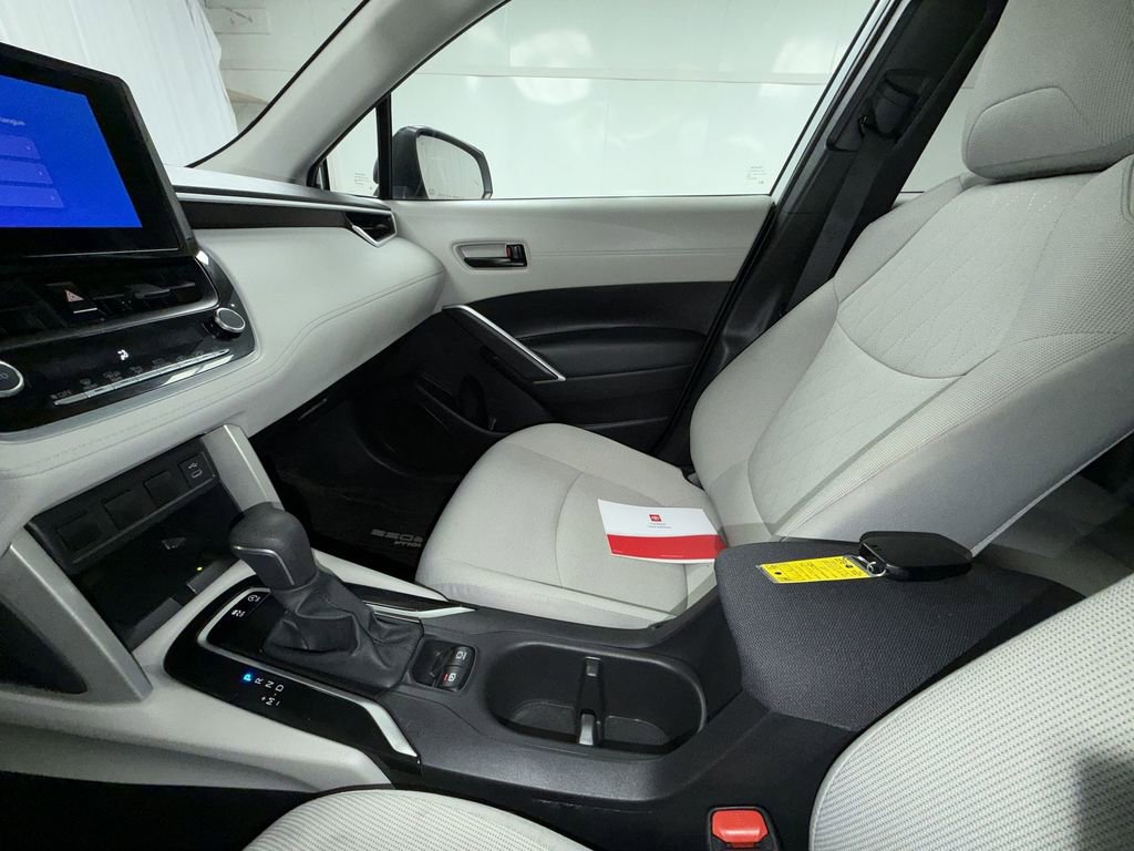 Certified 2025 Toyota Corolla Cross LE w/ Moonroof Package AWD/4WD image 6