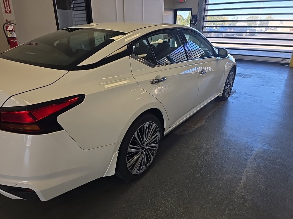Used 2023 Nissan Altima 2.5 SL AWD/4WD image 3