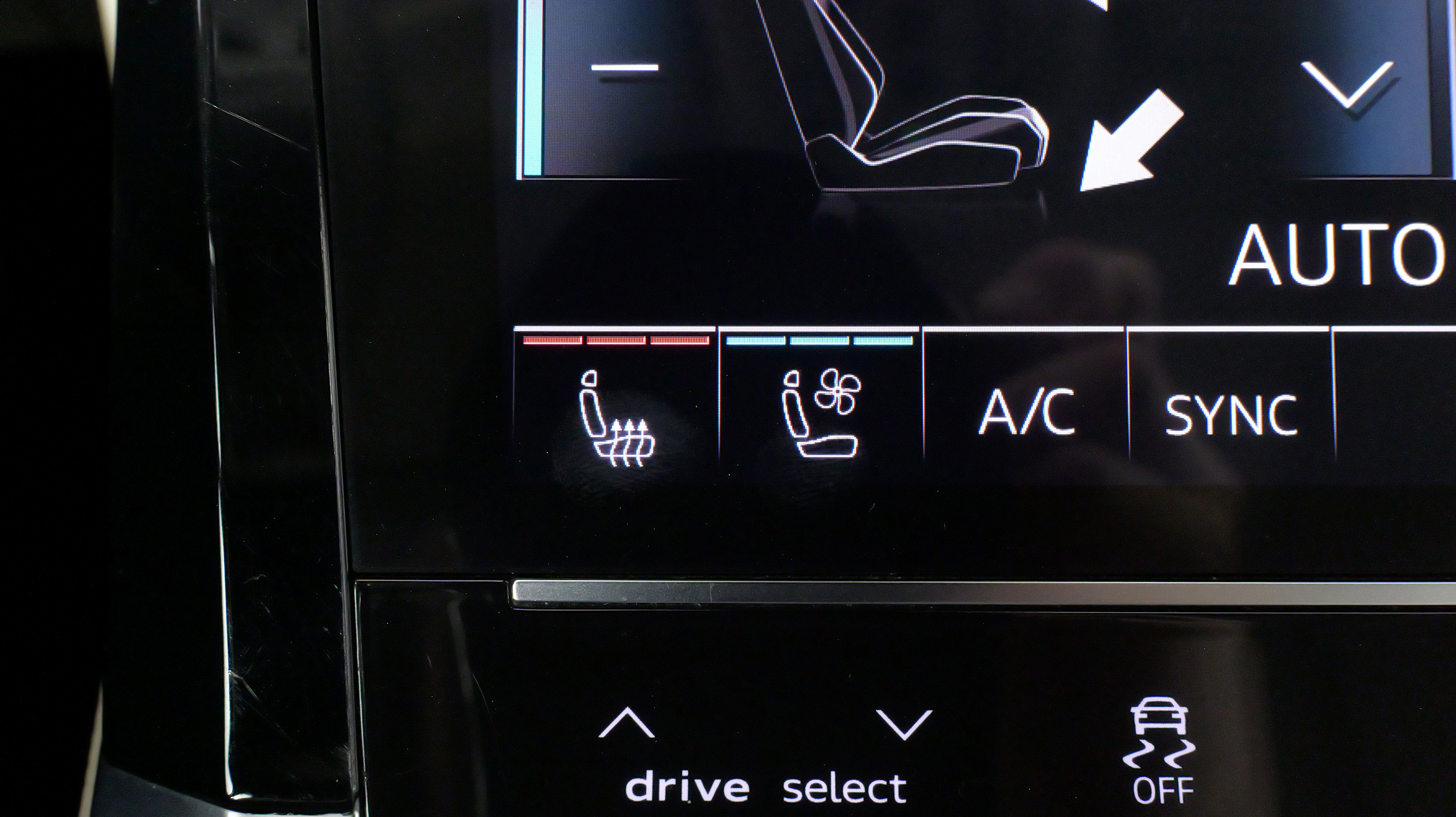 Used 2019 Audi e-tron Prestige w/ Prestige Package image 57