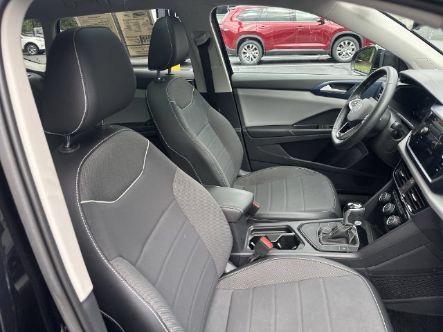 Used 2023 Volkswagen Taos SE w/ Panoramic Sunroof Package FWD image 30