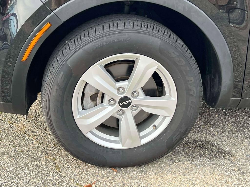 Used 2023 Kia Sorento LX image 7