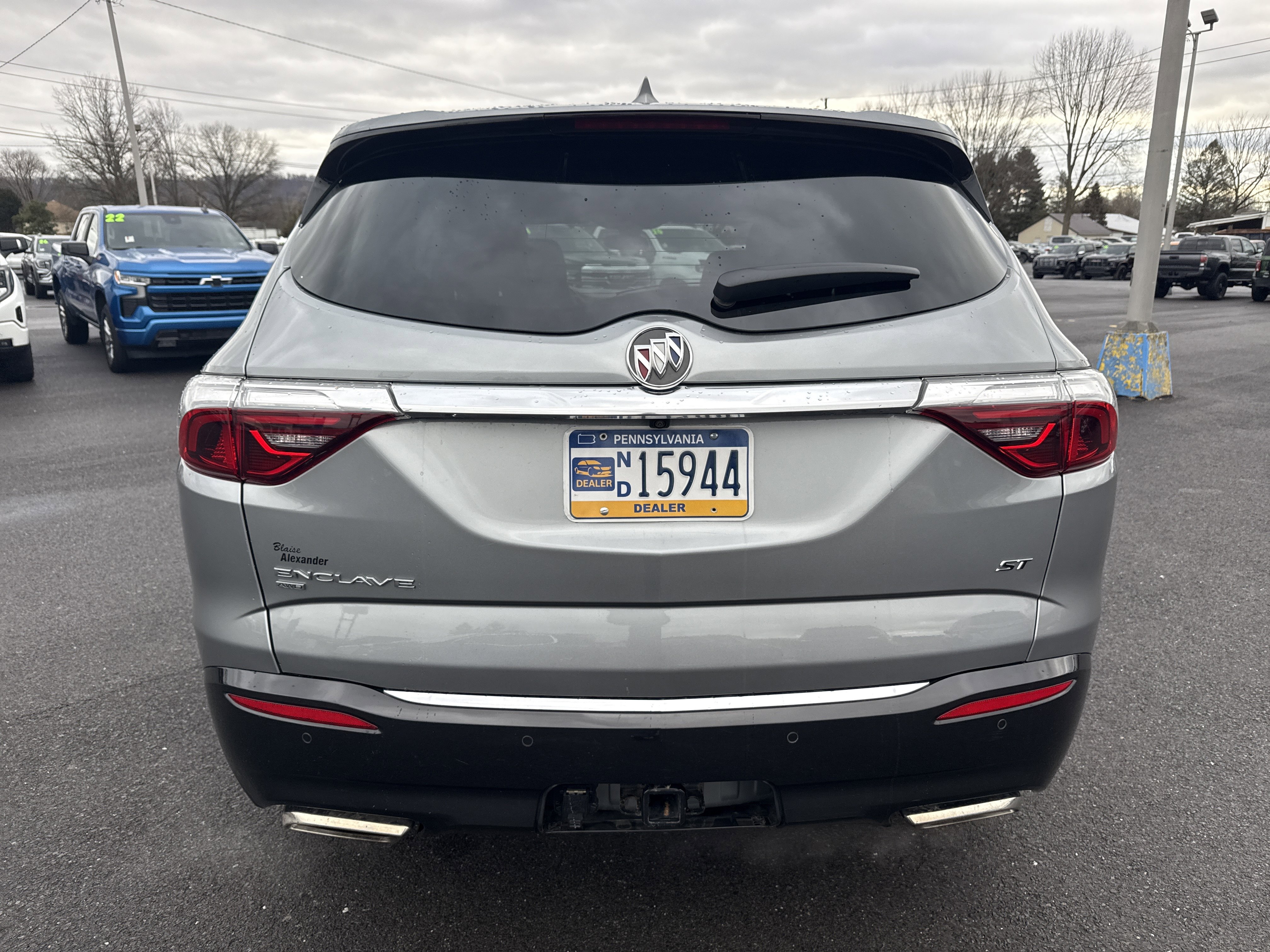 Used 2023 Buick Enclave Essence w/ Experience Buick Package image 4