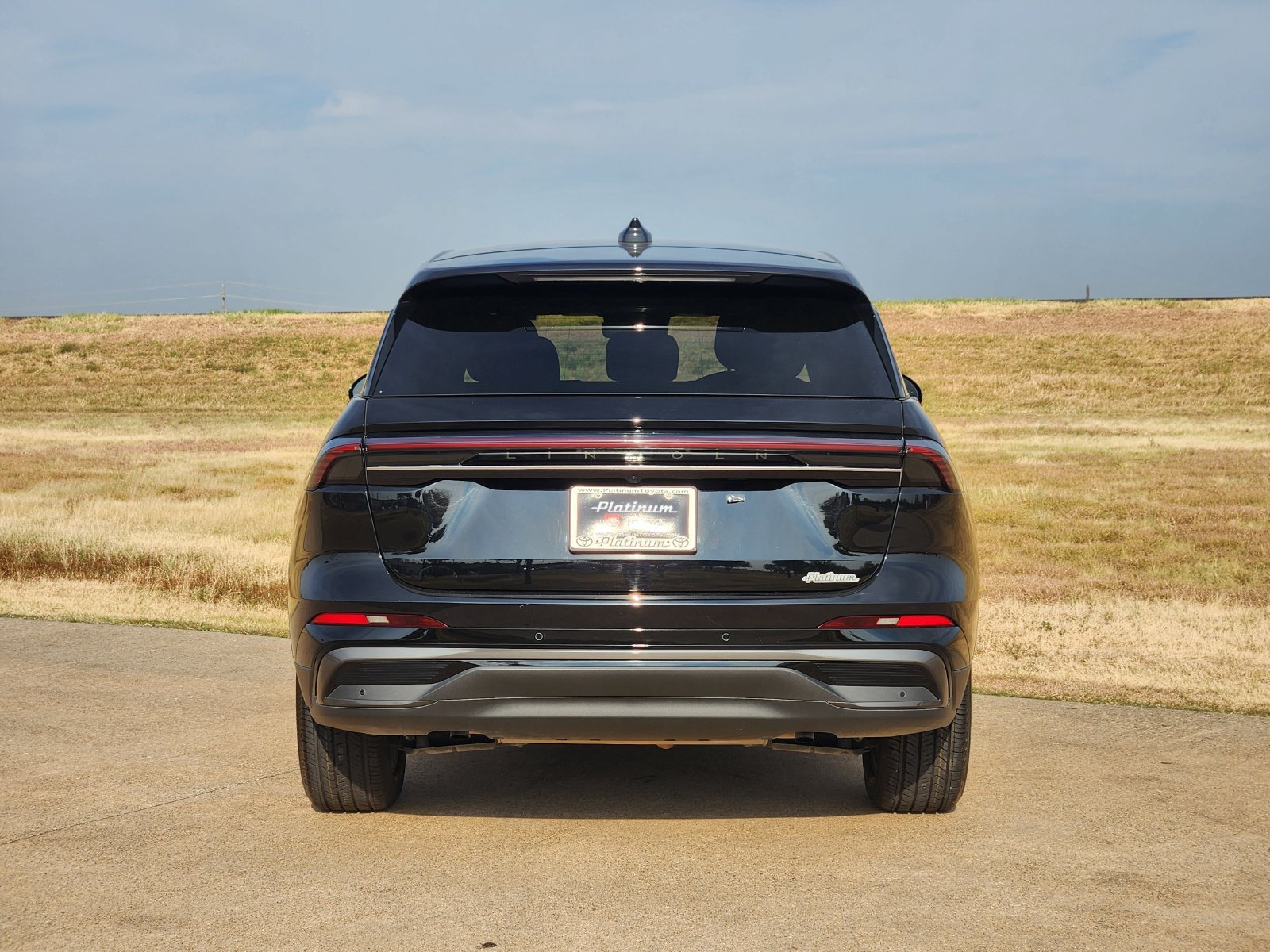 Used 2025 Lincoln Nautilus Premier w/ Jet Appearance Package AWD/4WD image 8