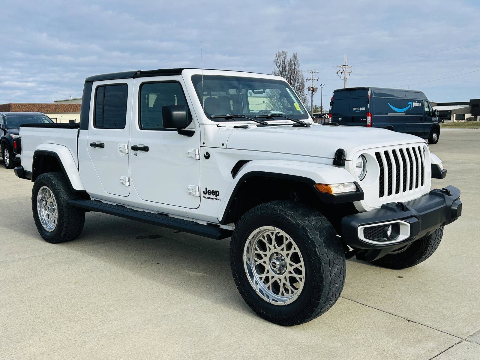 Used 2022 Jeep Gladiator Sport image 2