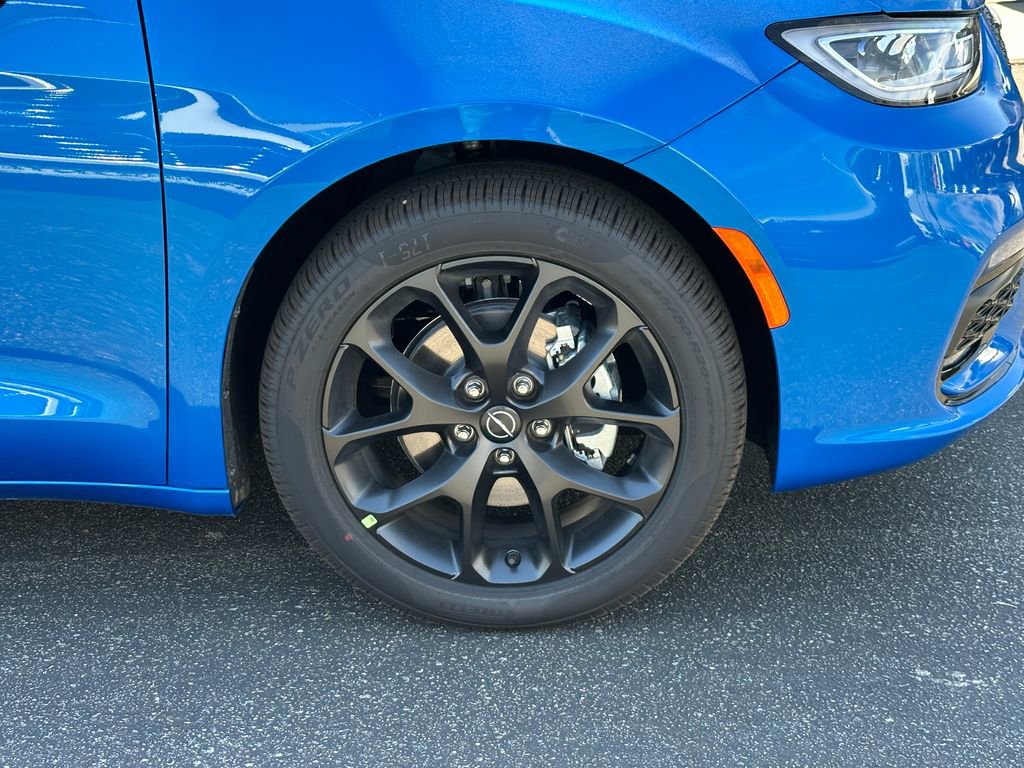 New 2026 Chrysler Pacifica Select image 13