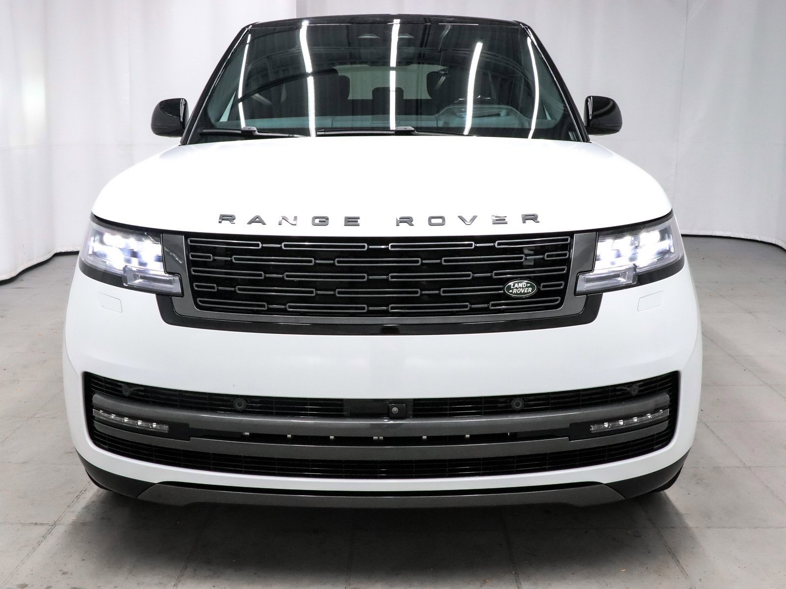 Used 2024 Land Rover Range Rover Autobiography image 2