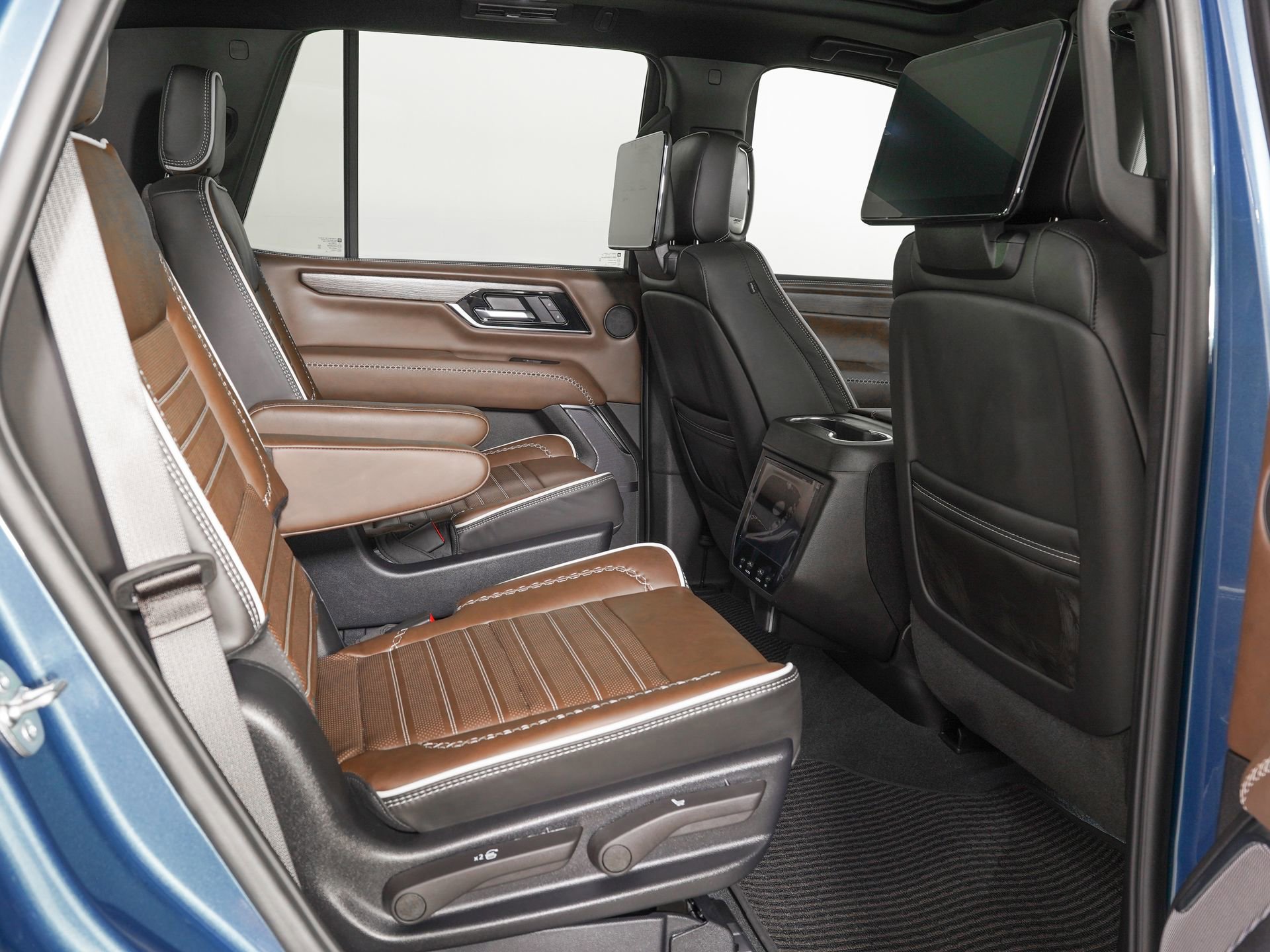 Used 2026 GMC Yukon Denali Ultimate AWD/4WD image 10