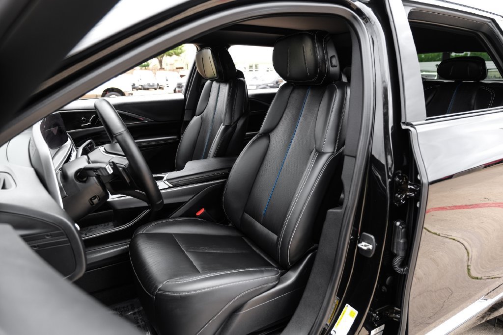 Used 2024 Cadillac Lyriq Luxury RWD image 30