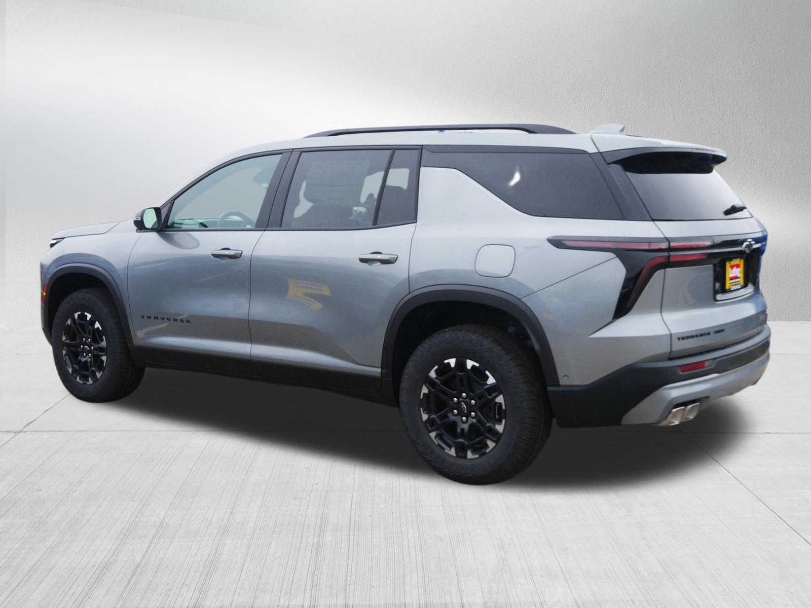 New 2027 Chevrolet Traverse Z71 w/ Enhanced Driving Package AWD/4WD image 2