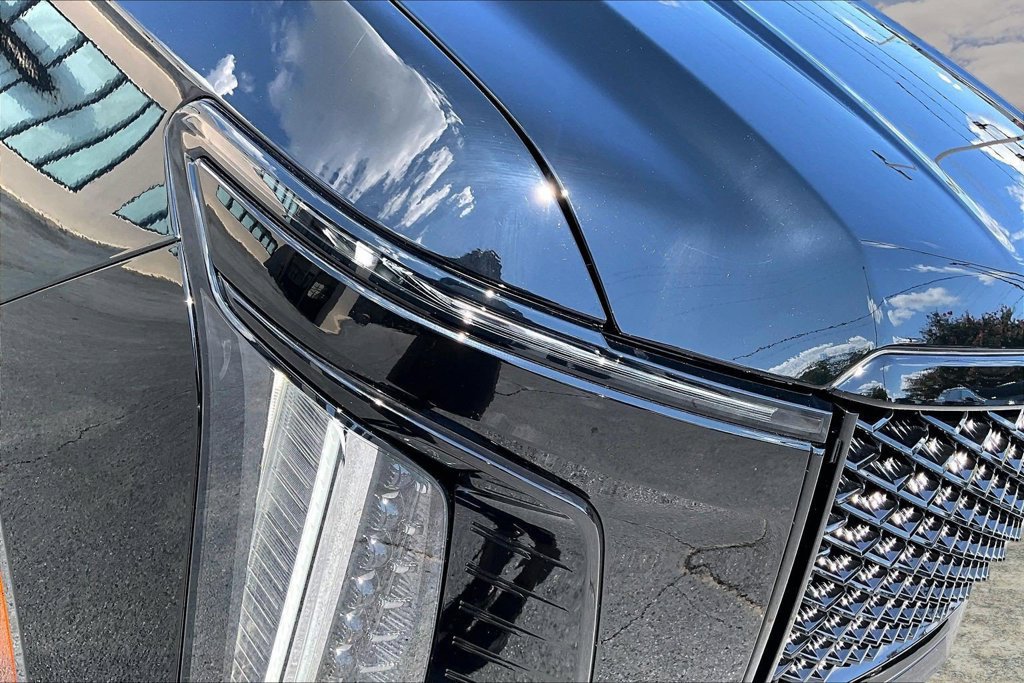 Certified 2026 Cadillac Escalade Platinum Sport w/ LPO, Floor Liner Package AWD/4WD image 33