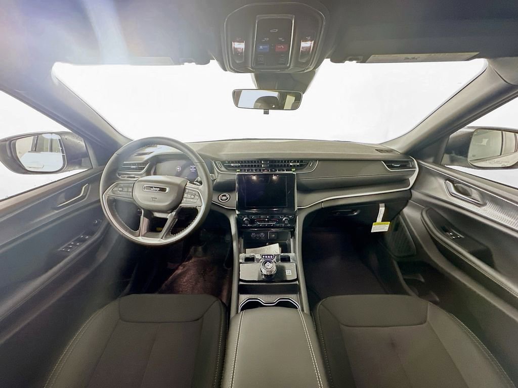 New 2026 Jeep Grand Cherokee L Laredo image 9