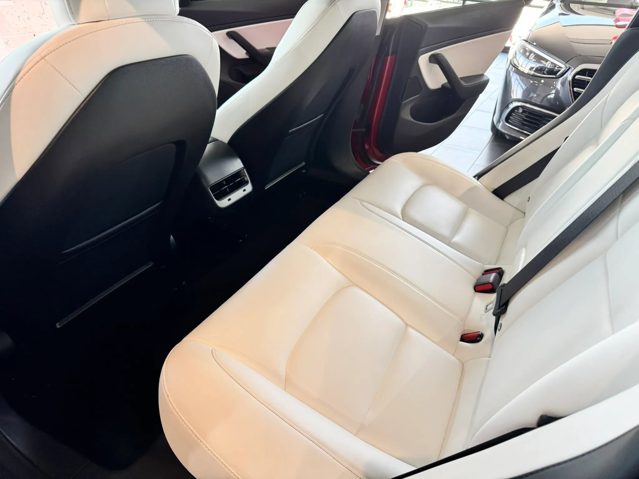 Used 2018 Tesla Model 3 Long Range AWD/4WD image 18