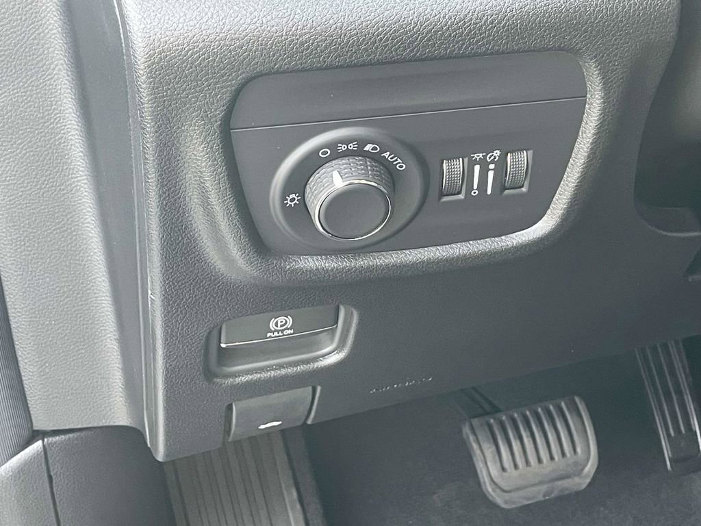 New 2025 Jeep Grand Cherokee L Laredo w/ Luxury Tech Group I image 28