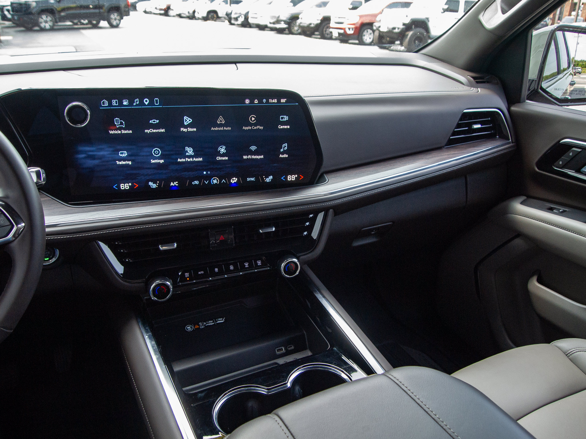 Used 2025 Chevrolet Tahoe Z71 w/ Sun And Tow Package AWD/4WD image 15