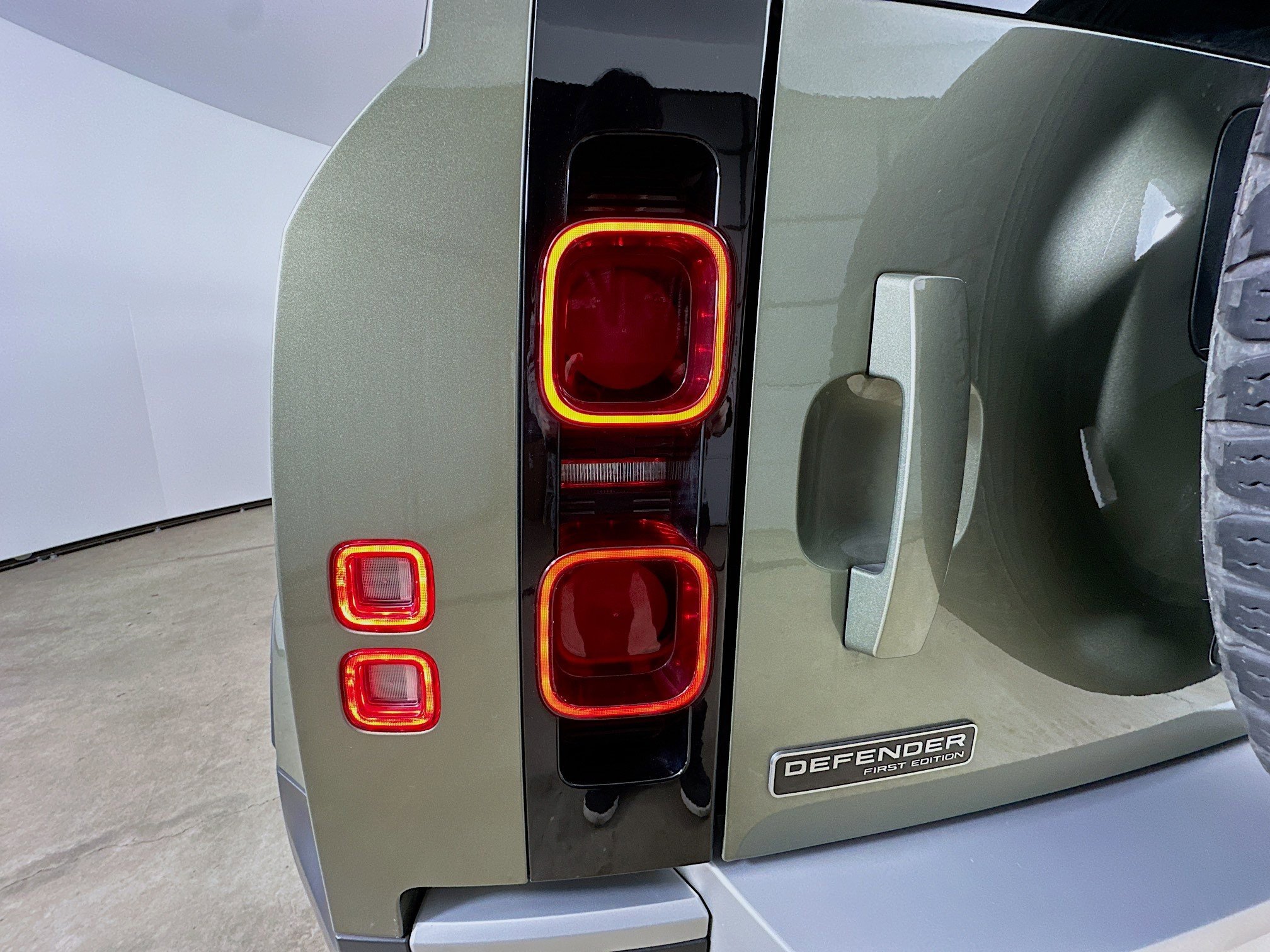 Used 2021 Land Rover Defender 90 First Edition image 12