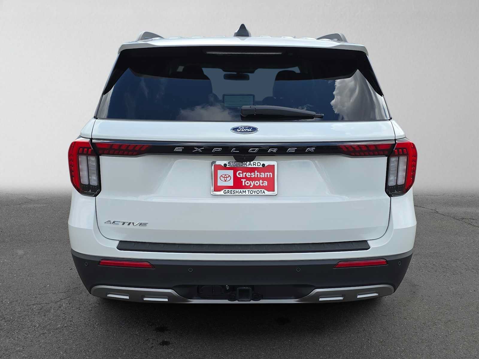 Used 2025 Ford Explorer Active w/ Active Comfort Package RWD image 4