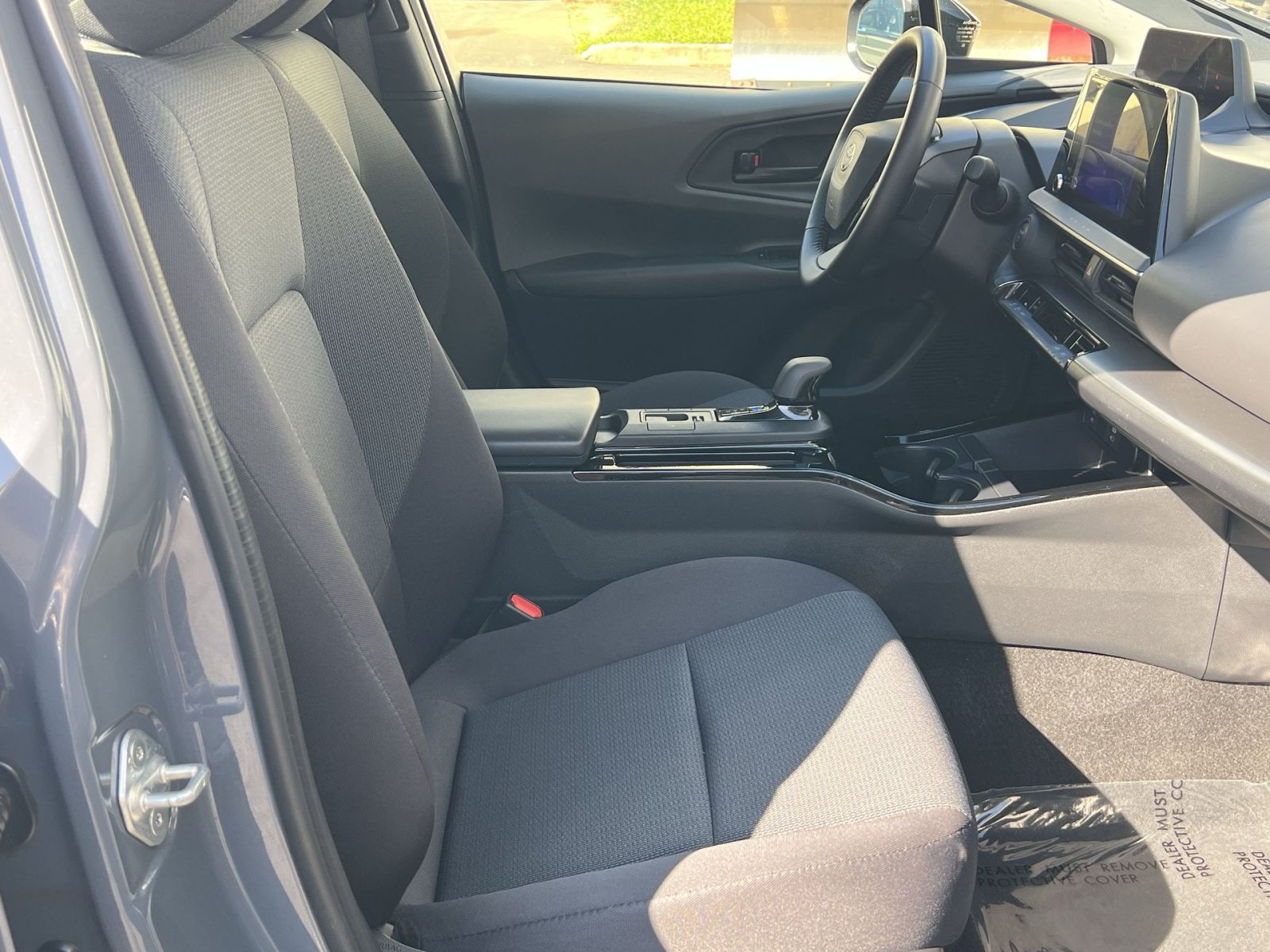Used 2025 Toyota Prius LE FWD image 27