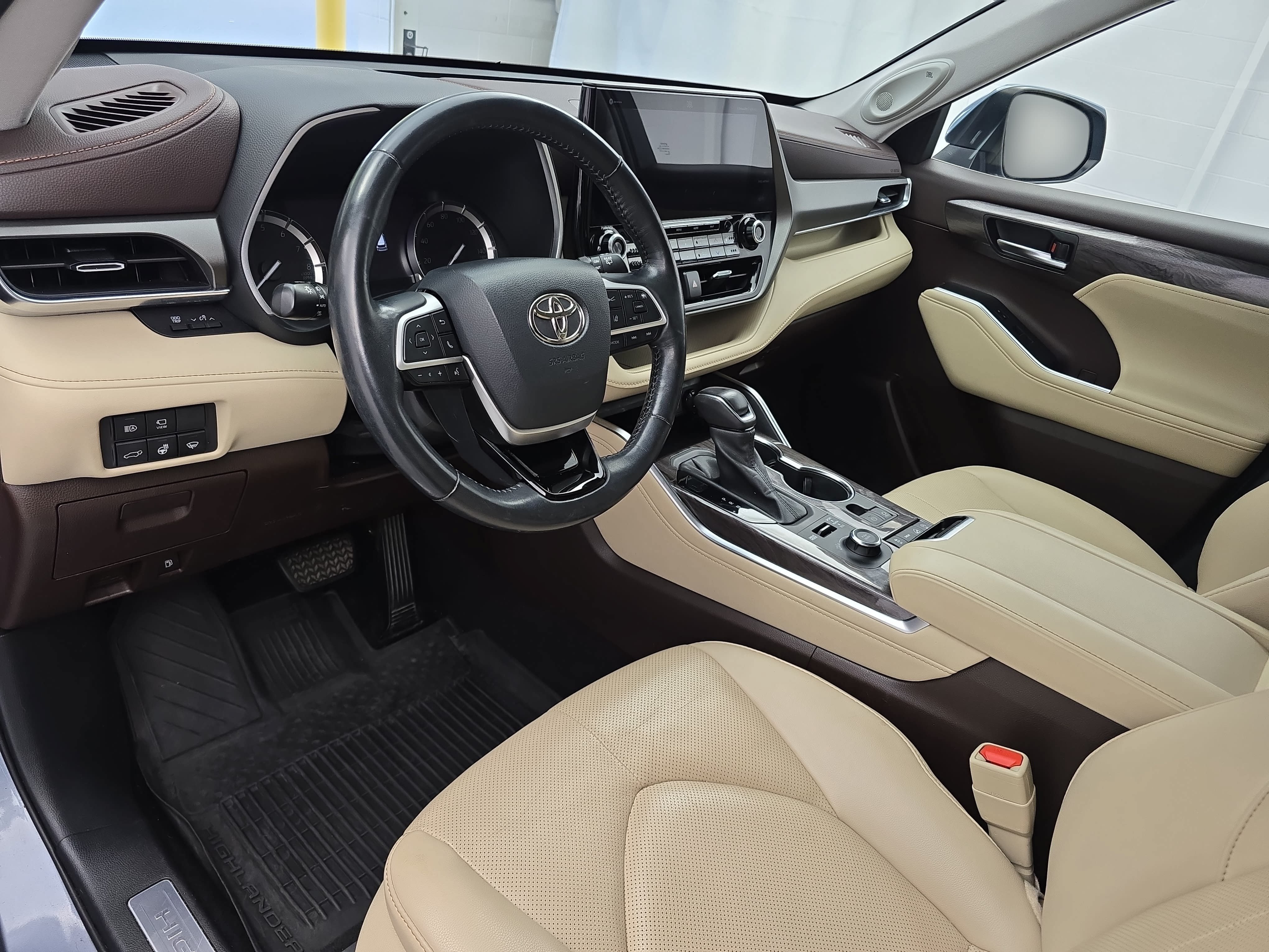 Used 2022 Toyota Highlander Limited AWD/4WD image 17