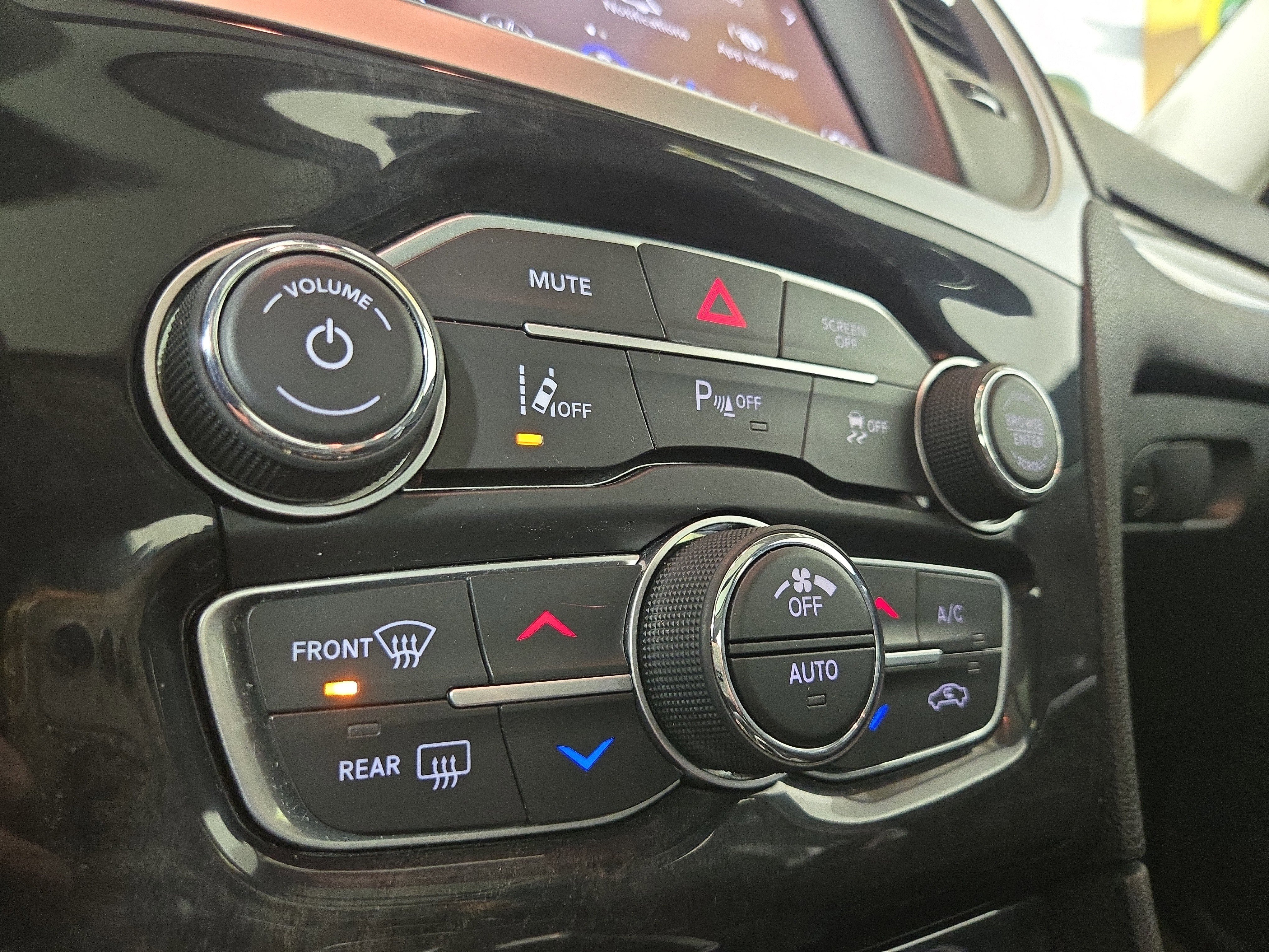 Used 2023 Chrysler 300 Touring L w/ Popular Equipment Group image 28