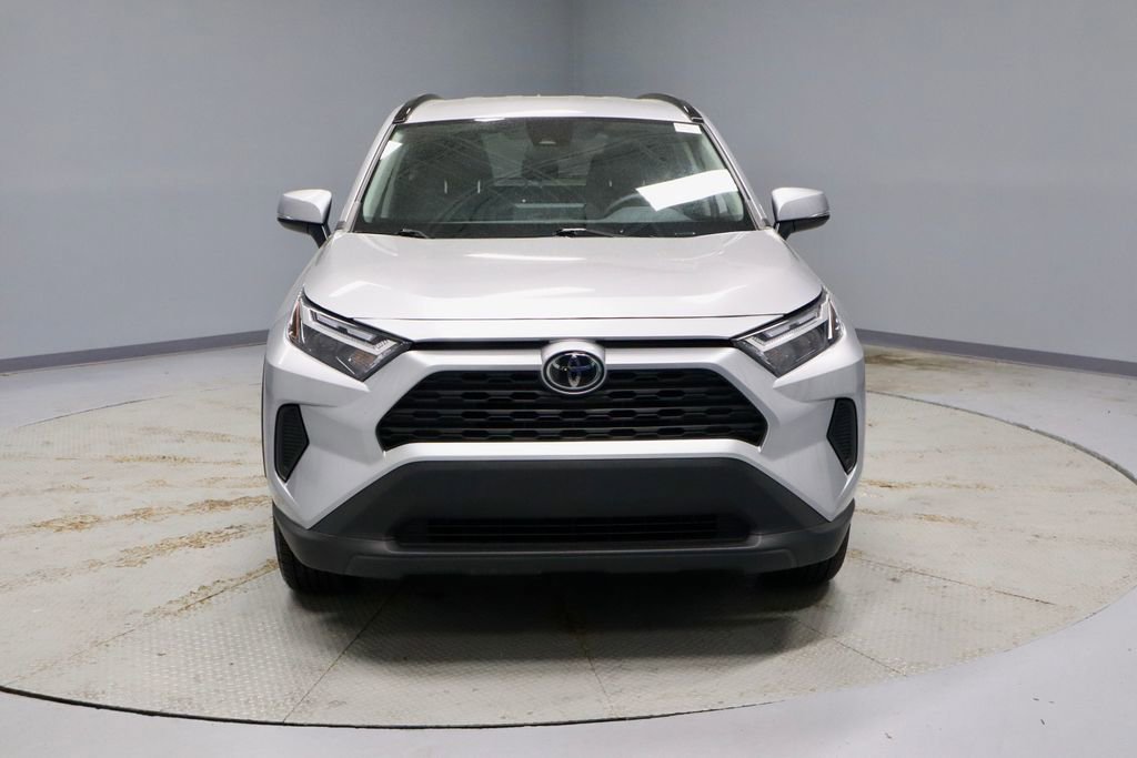 Used 2025 Toyota RAV4 XLE AWD/4WD image 5
