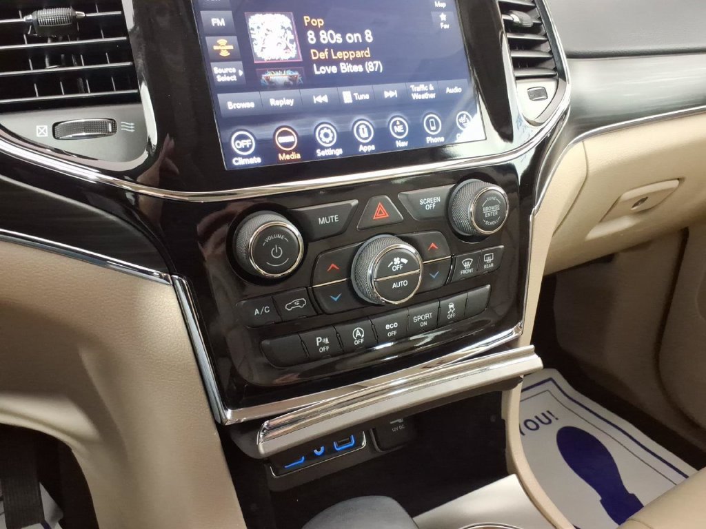 Used 2020 Jeep Grand Cherokee Limited AWD/4WD image 18