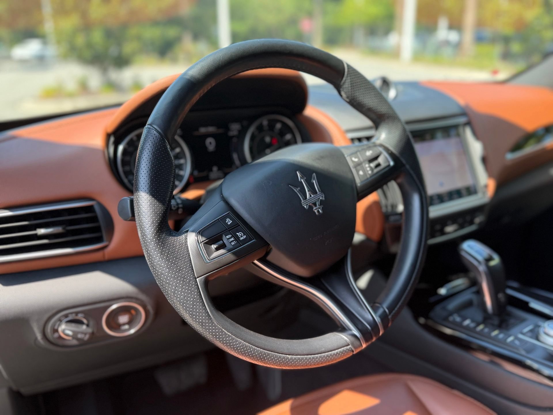 Used 2021 Maserati Levante AWD/4WD image 35