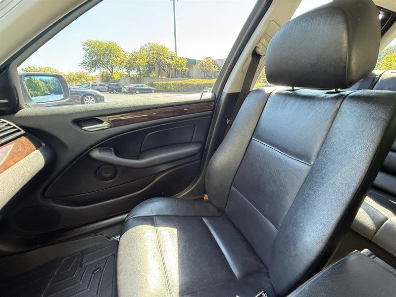 Used 2003 BMW 325i Wagon image 36