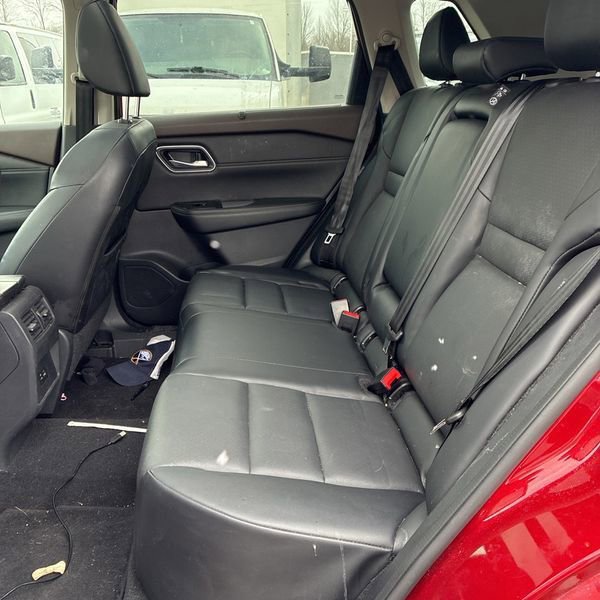 Used 2021 Nissan Rogue SV w/ Premium Package image 11