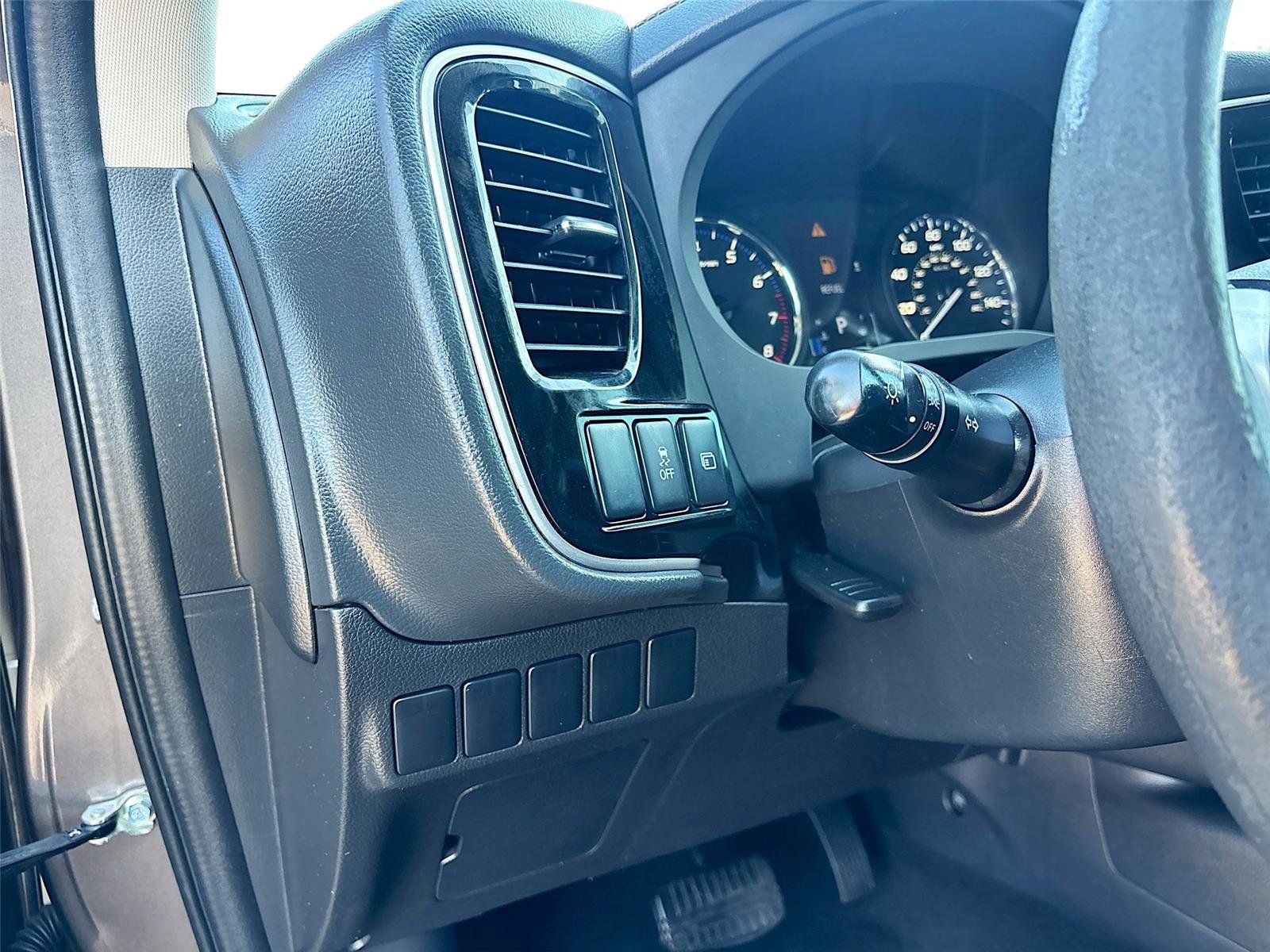 Used 2020 Mitsubishi Outlander ES image 10