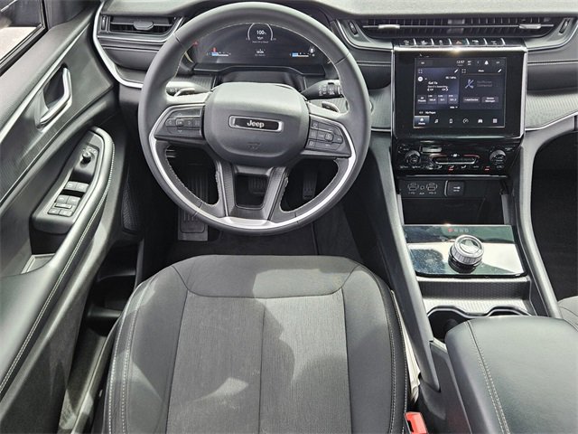 Used 2023 Jeep Grand Cherokee Laredo image 13