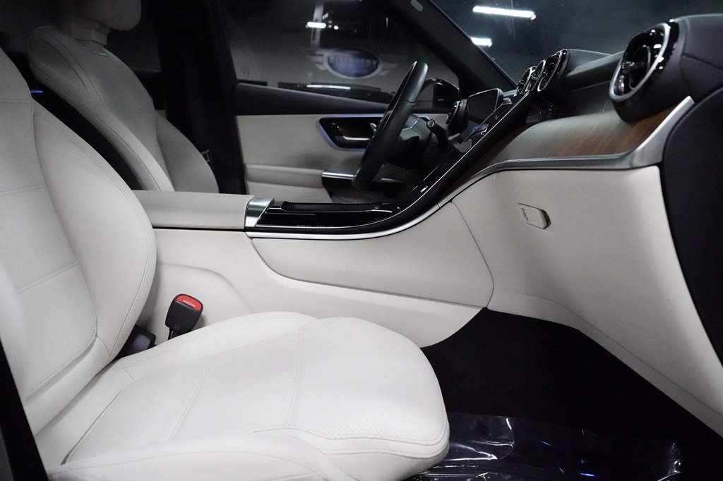 Used 2024 Mercedes-Benz GLC 300 4MATIC image 23