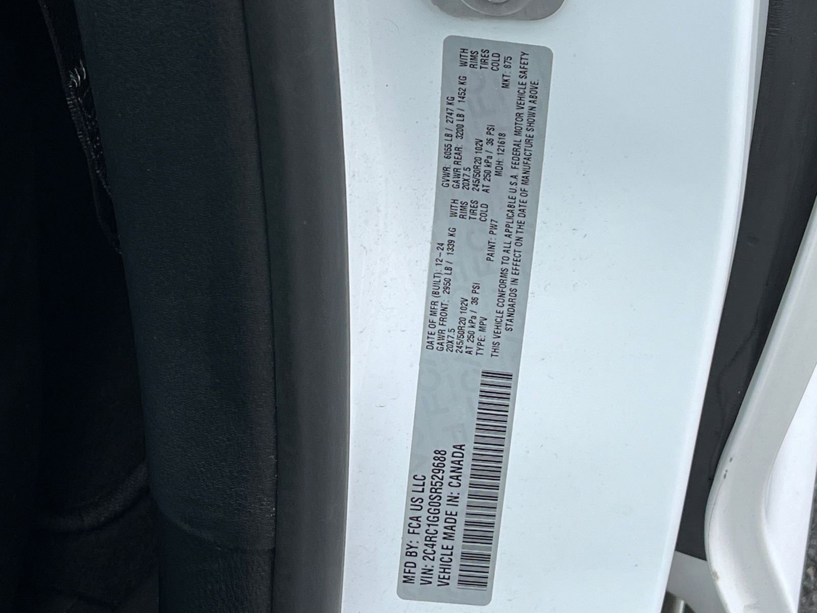 Used 2025 Chrysler Pacifica Limited image 32