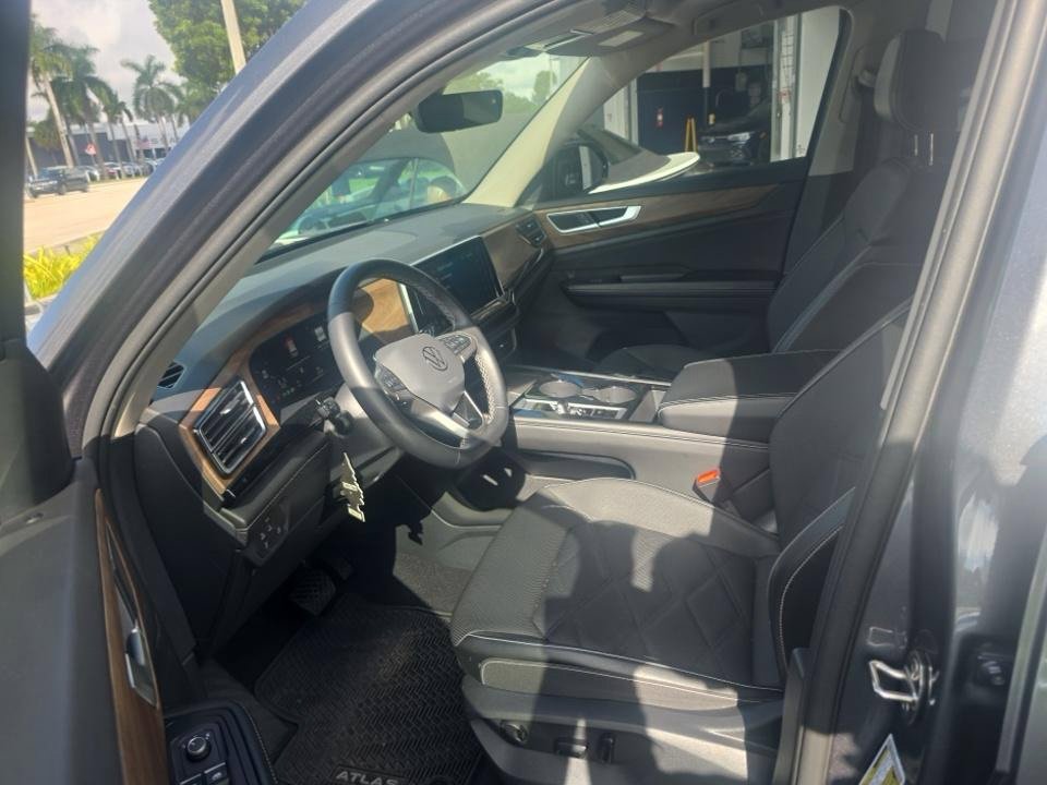 Certified 2024 Volkswagen Atlas SE w/ Panoramic Sunroof Package FWD image 5