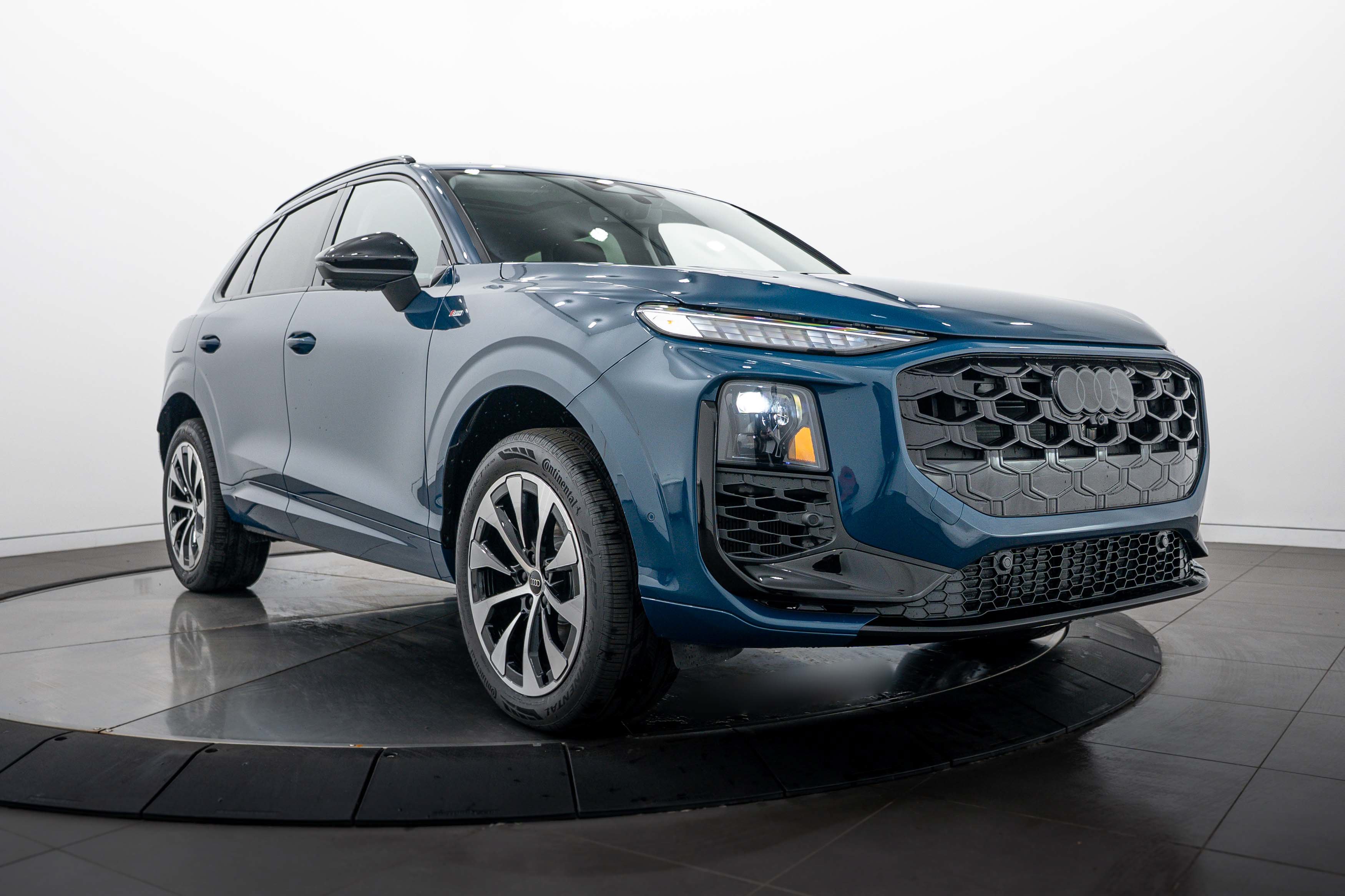 New 2026 Audi Q3 quattro 2.0T AWD/4WD image 1