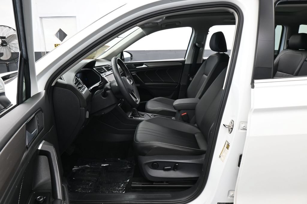 Used 2023 Volkswagen Tiguan SE FWD image 11