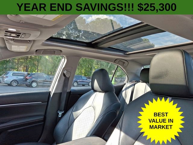 Used 2022 Toyota Camry XSE image 16