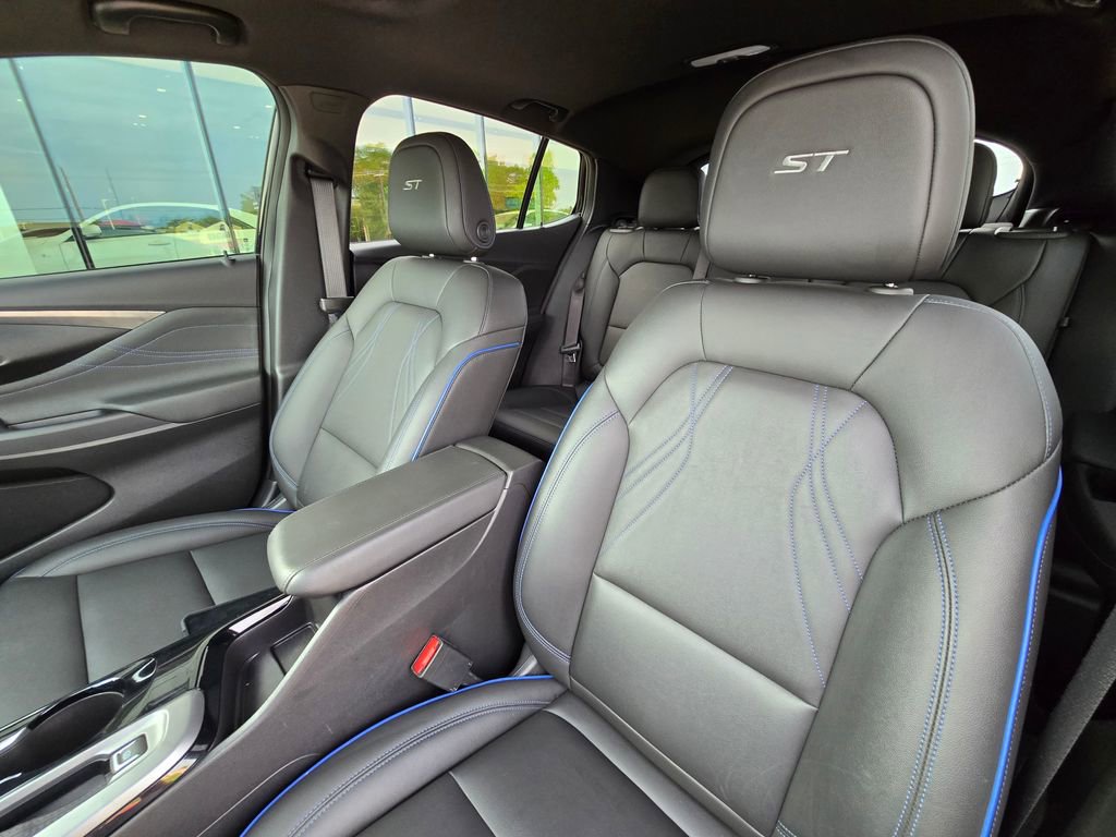 Used 2024 Buick Envista Sport Touring w/ Convenience I Package FWD image 12