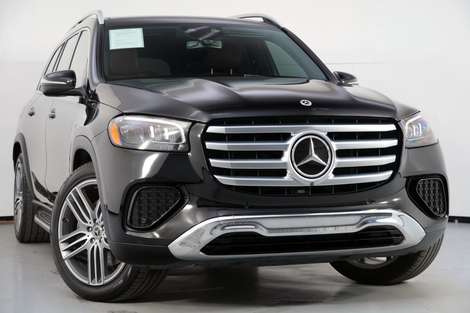 Used 2024 Mercedes-Benz GLS 450 4MATIC image 4