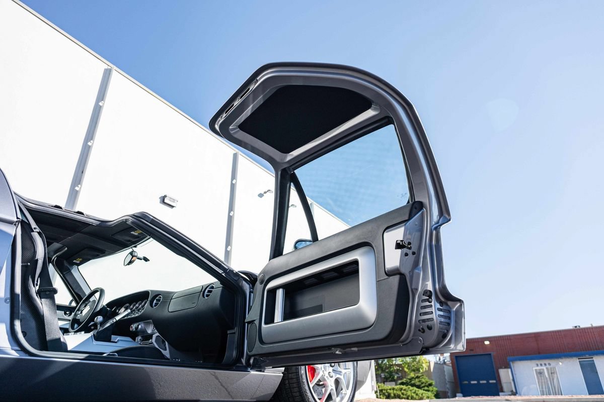 Used 2006 Ford GT RWD image 13