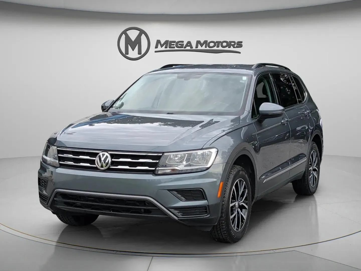 Used 2021 Volkswagen Tiguan SE FWD image 1