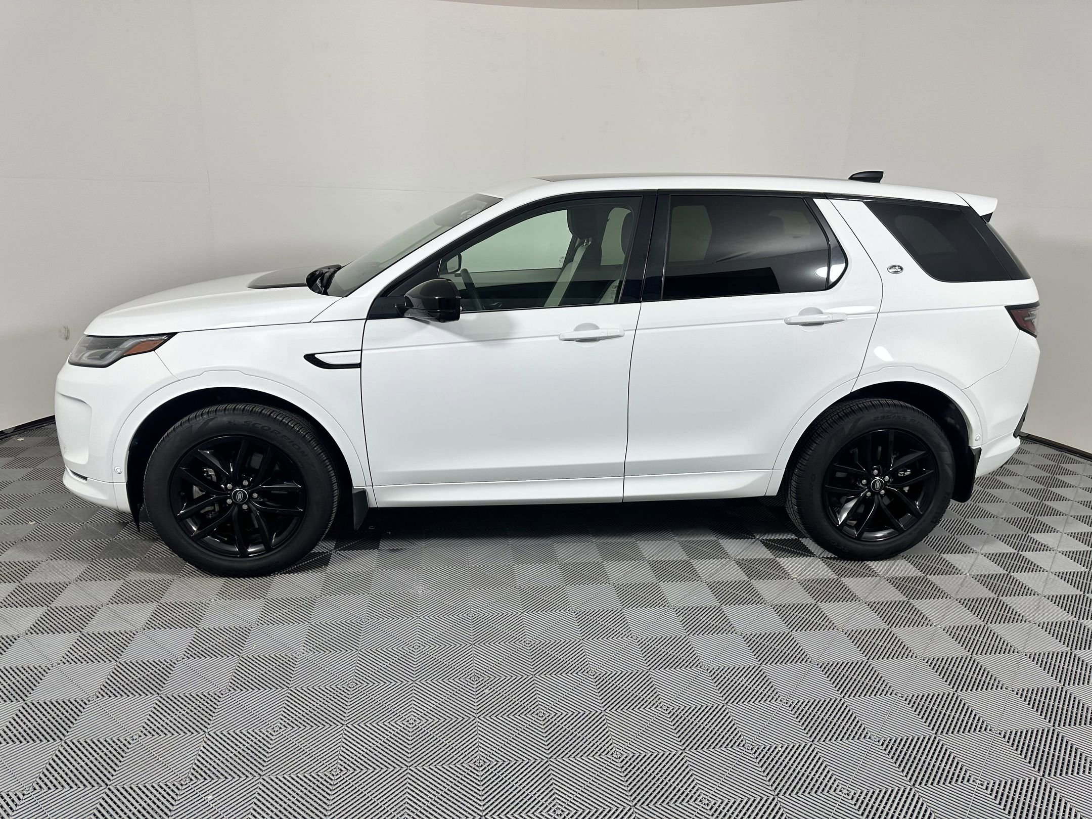 Certified 2024 Land Rover Discovery Sport S image 2