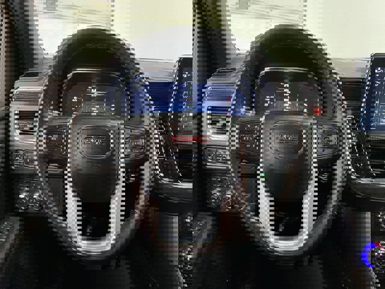 Used 2023 GMC Yukon SLT image 21